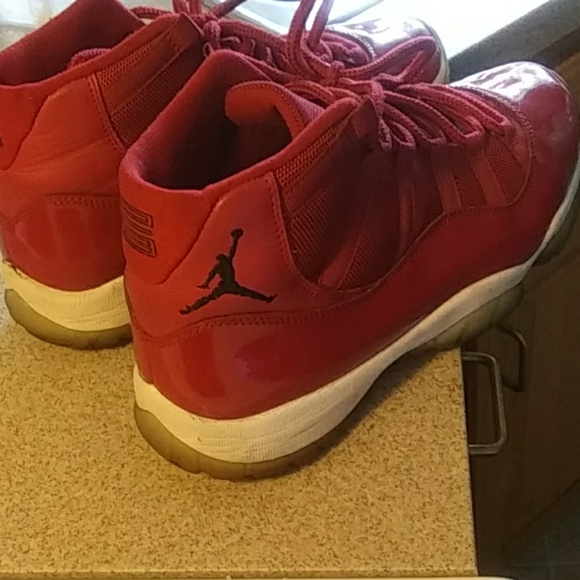 Retro 11 - Picture 2 of 3